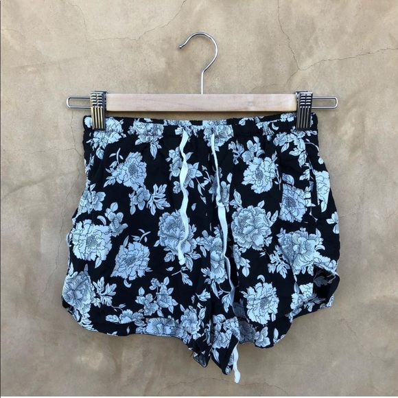 Floral Summer Shorts - Picture 2 of 4